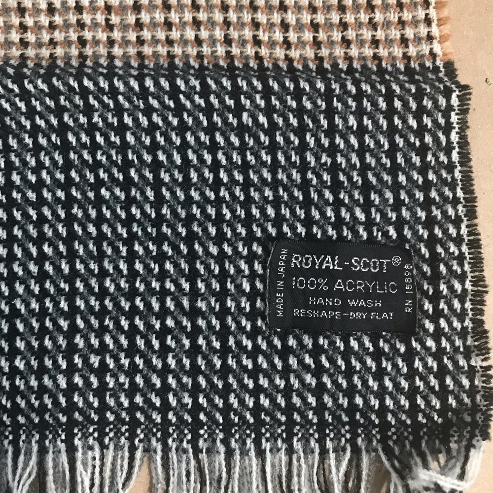 unisex Royal-Scot scarf small size 🧣 used good condition